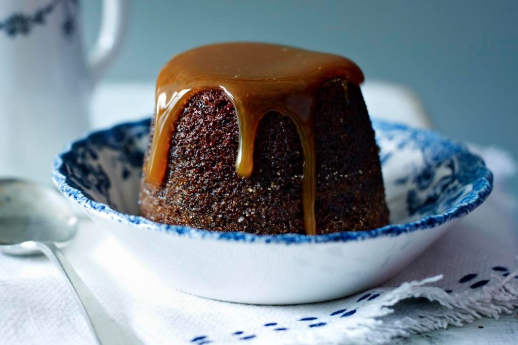 Briti maiustuste klassika. Sticky toffee pudding üllatab teid oma maitsesügavusega.