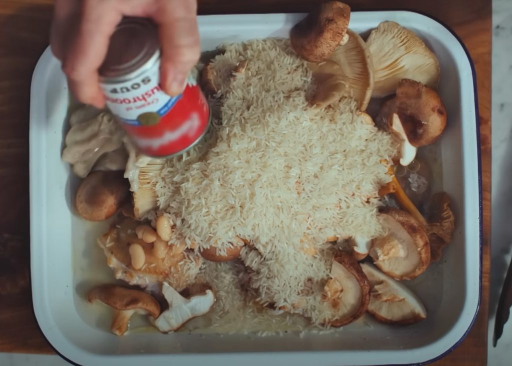 Kana seente ja riisiga ühest küpsetusplaadist: Jamie Oliveri traybake
