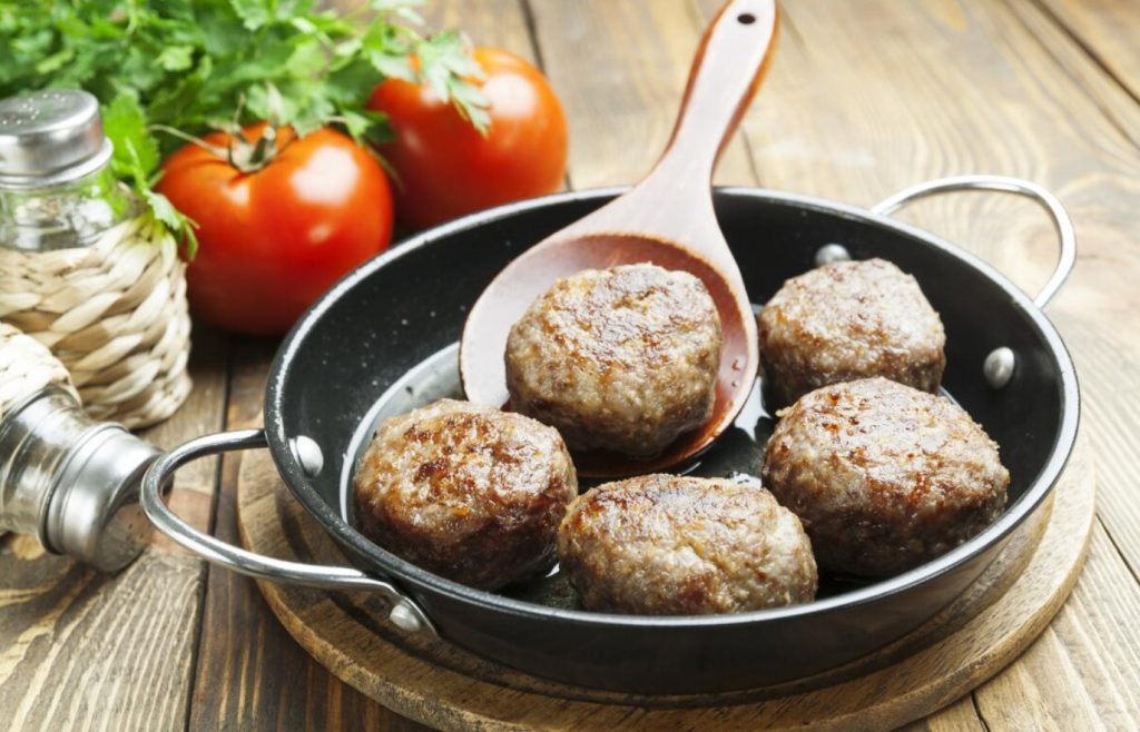 Puljongilihakotletid - mahlaste ja maitsvate kotletite saladus pennide eest!