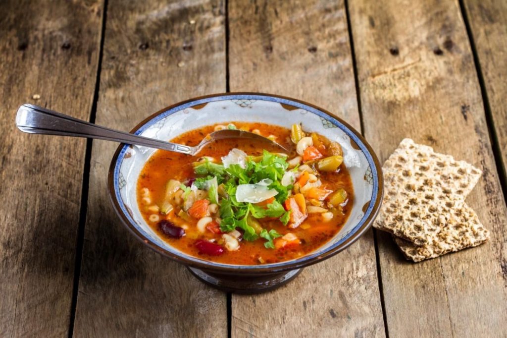 Populaarse supi uus versioon. Kaks lisandit muudavad teie minestrone'i täiesti ümber