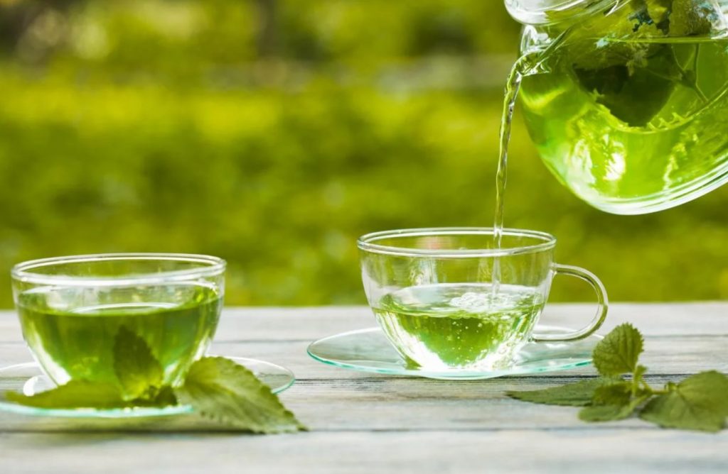 Kas sul on seda oma aias? Korja ja valmista aromaatne tee. See rahustab närve ja aitab unetusega.