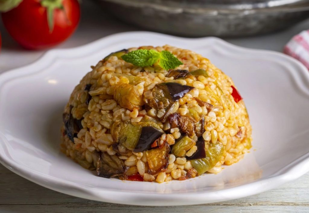 Praetud bulgur ja köögiviljad – aromaatne klassika türgi stiilis