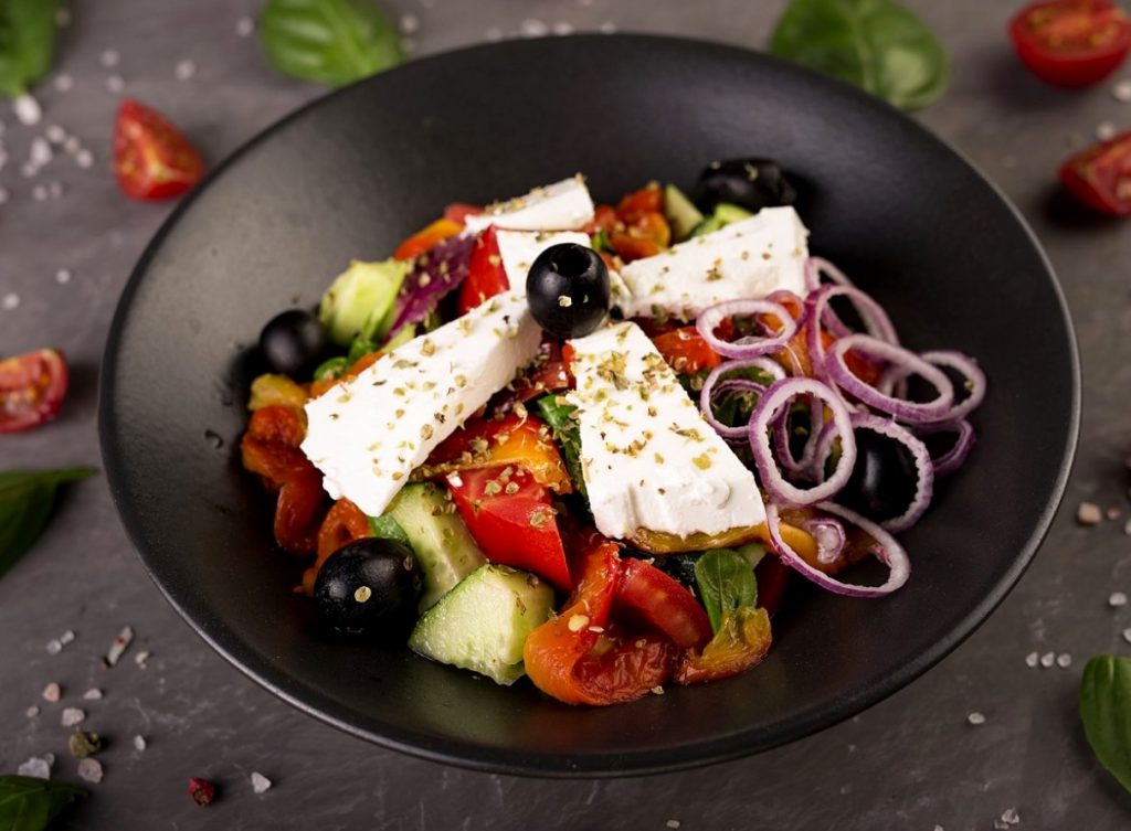 Kreeka salat grillile. Sellisel kujul on see veelgi maitsvam