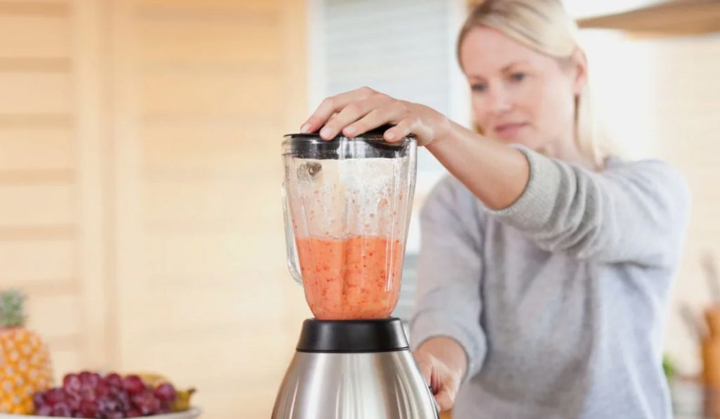 Ei mingeid eritooteid! Kuidas puhastada blender minutiga: vesi + nõudepesuvahend + „turbomood“