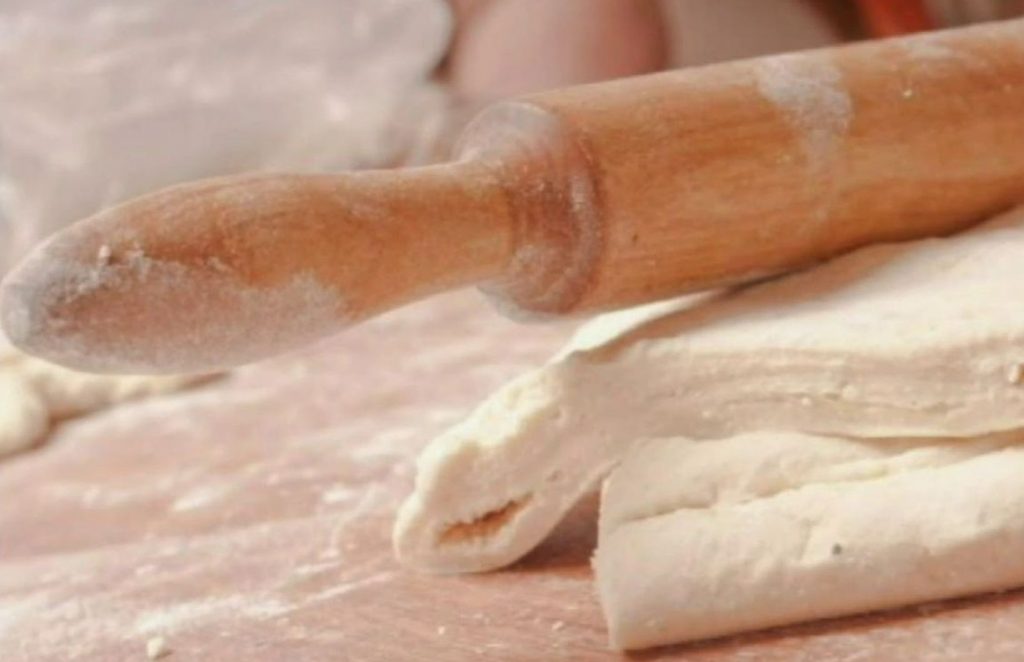 Kuidas teha tainas, mis sobib mis tahes küpsetamiseks: asendage munad selle koostisosaga