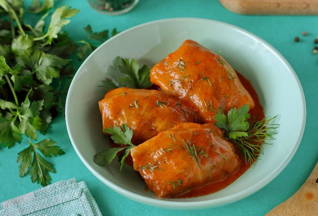 голубцы с хрустящей корочкой и бархатным соусом