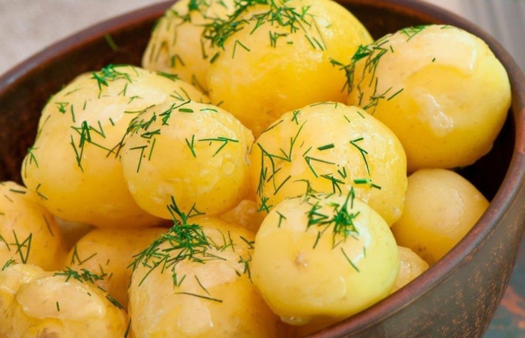 See köögitrikk kiirendab kartulite keetmist kaks korda: lihtsalt lisa see potti