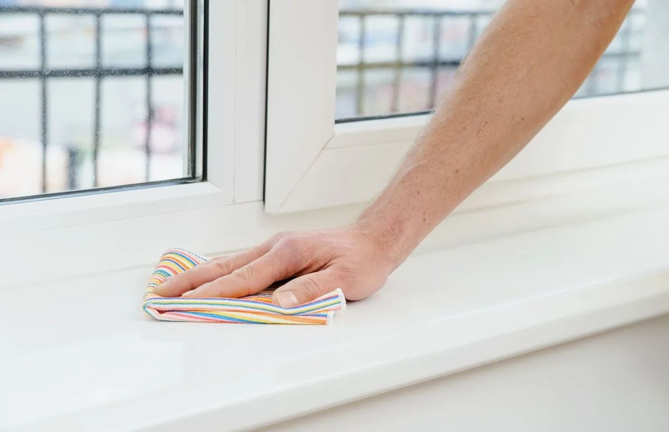 Kuidas taastada kolletunud plastist aknalauad: tõhusamat meetodit pole veel leitud