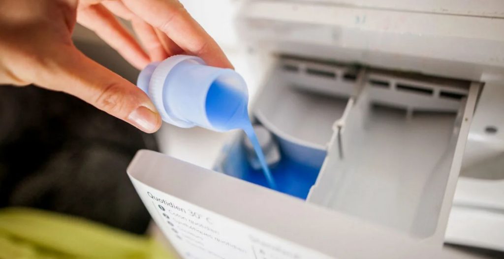 Milleks on vaja pesu pehmendajat ja kuhu seda pesumasinasse lisada