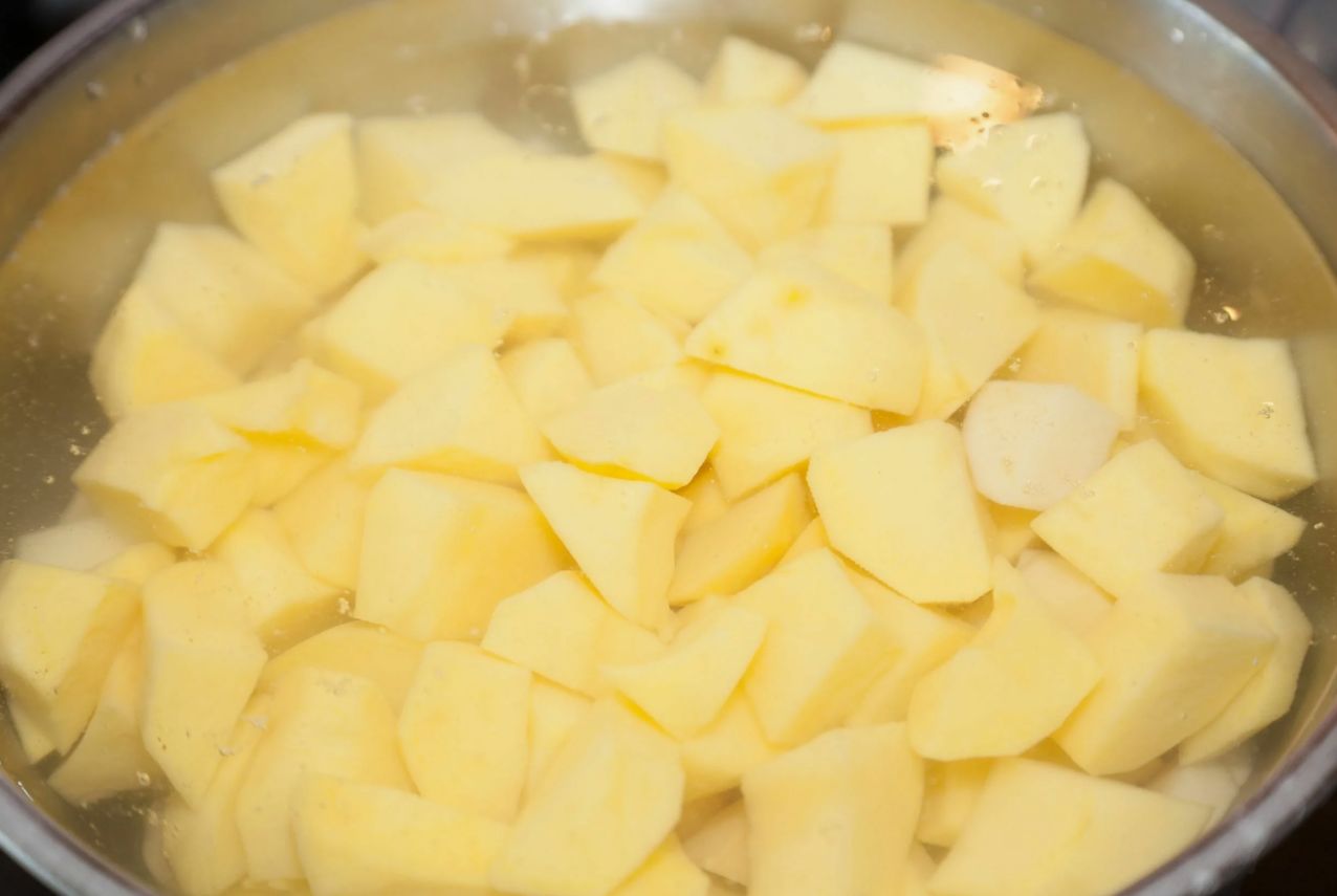 Krõbedad kartulid ilma friteerimiseta: teie pannil peituv saladus