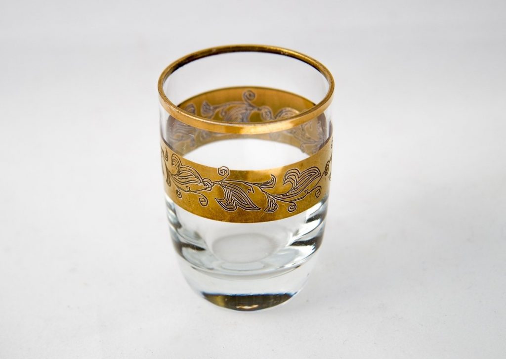6 üllatavat viisi, kuidas kasutada vodkat oma kodu puhastamiseks, professionaalsete puhastustöötajate sõnul.