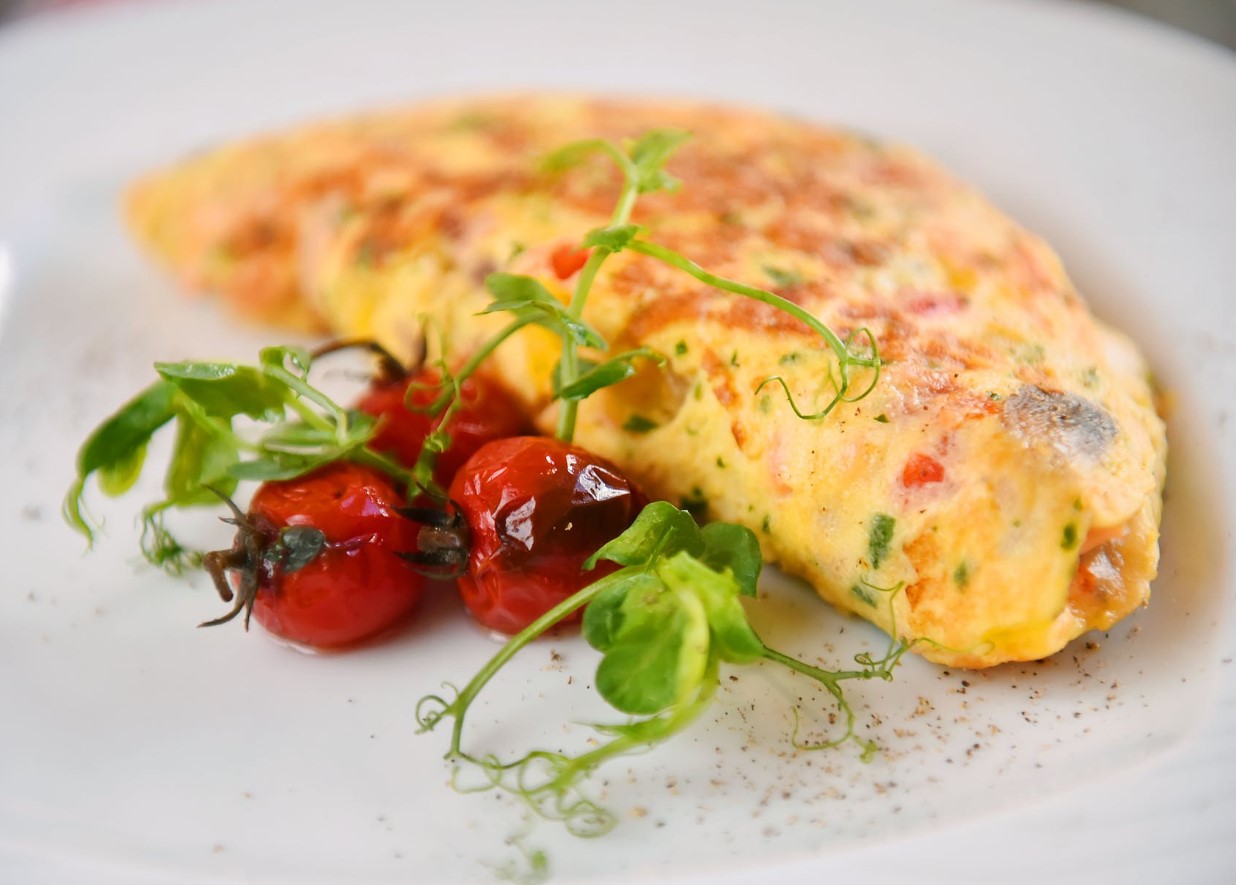 Hotelli omlett: mida lisada enne kuumutamist