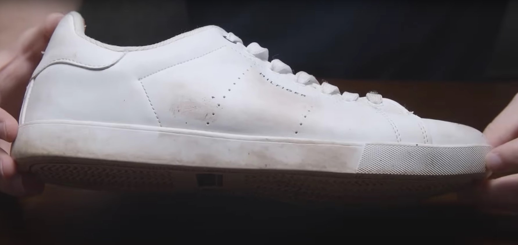 Kuidas puhastada valgeid tossusid, et need näeksid välja nagu uued