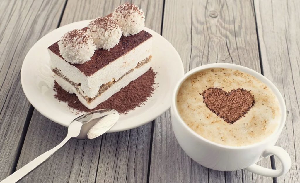 Miks lisada kohvi šokolaadikooki: kondiitrite saladus ideaalse desserti valmistamiseks