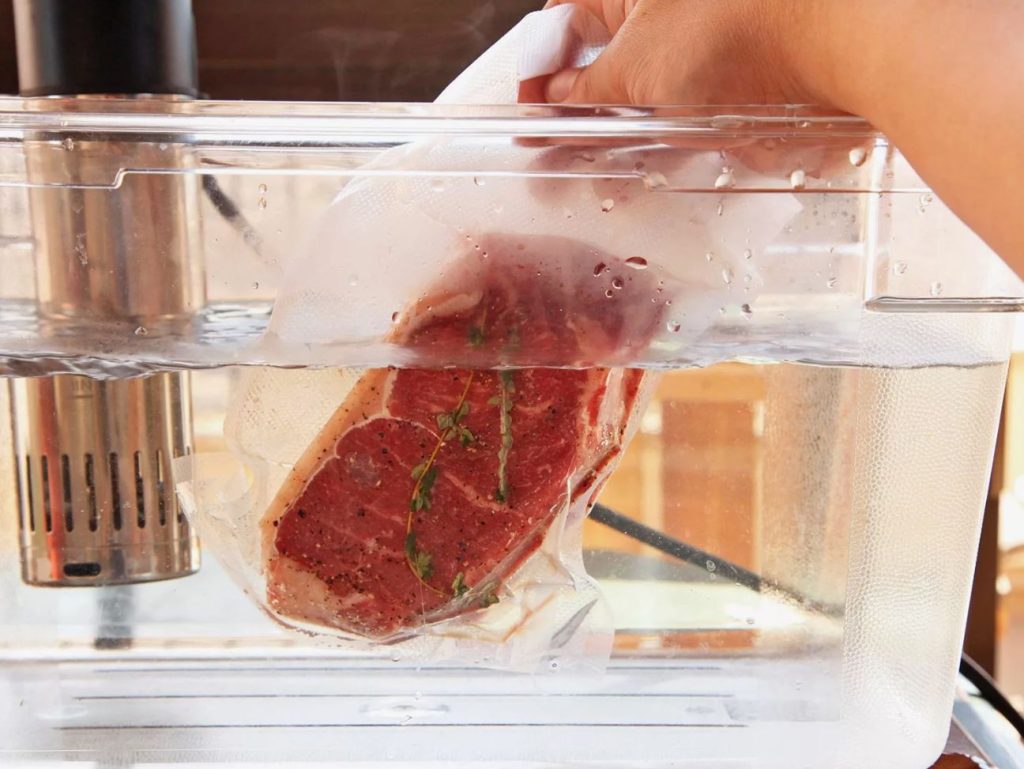 Miks ei tohi liha soojas vees sulatada: peamised vead ja kuidas neid vältida