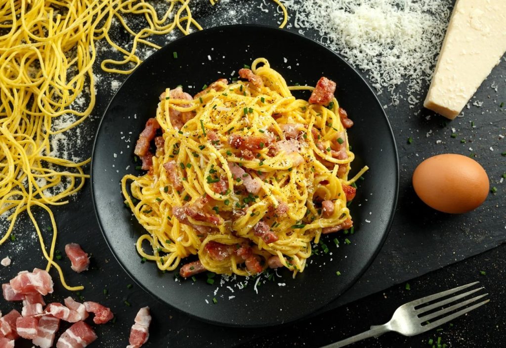 Carbonara retsepti tõin kaasa Itaaliast. Kastmeks saab kreemjas ja ei keeda