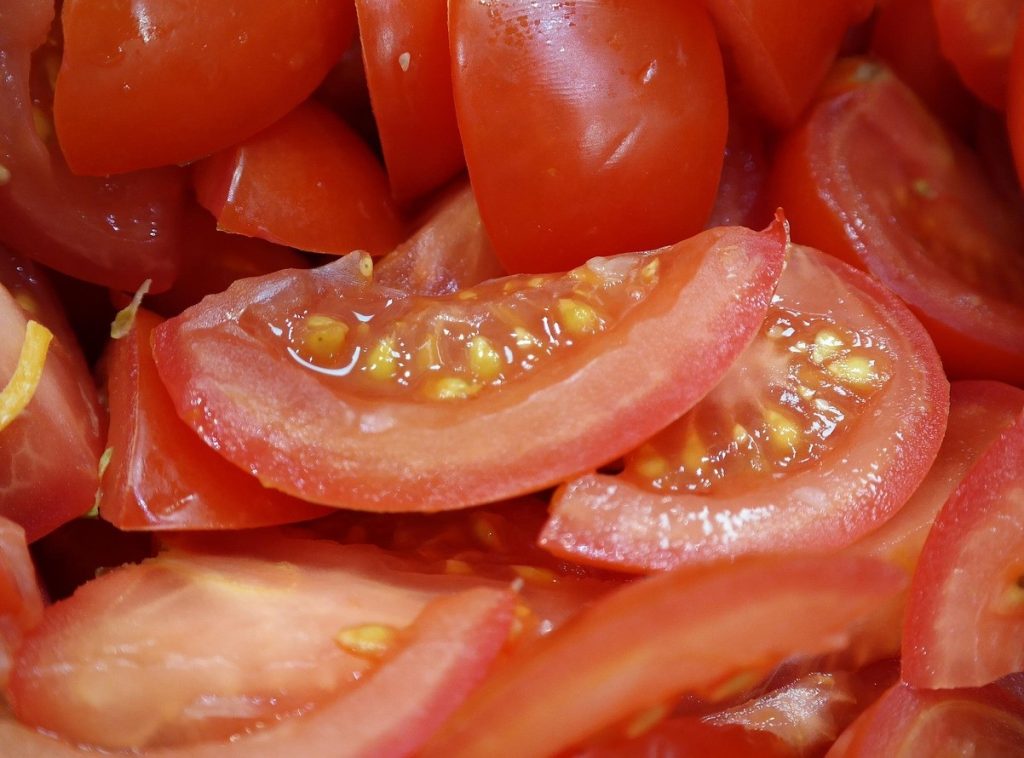 Siin on parim viis lõigatud tomatite säilitamiseks.