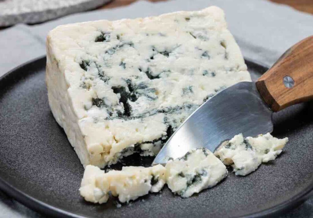 Roquefort – sinise juustu kuningas võlub pidulikku lauda