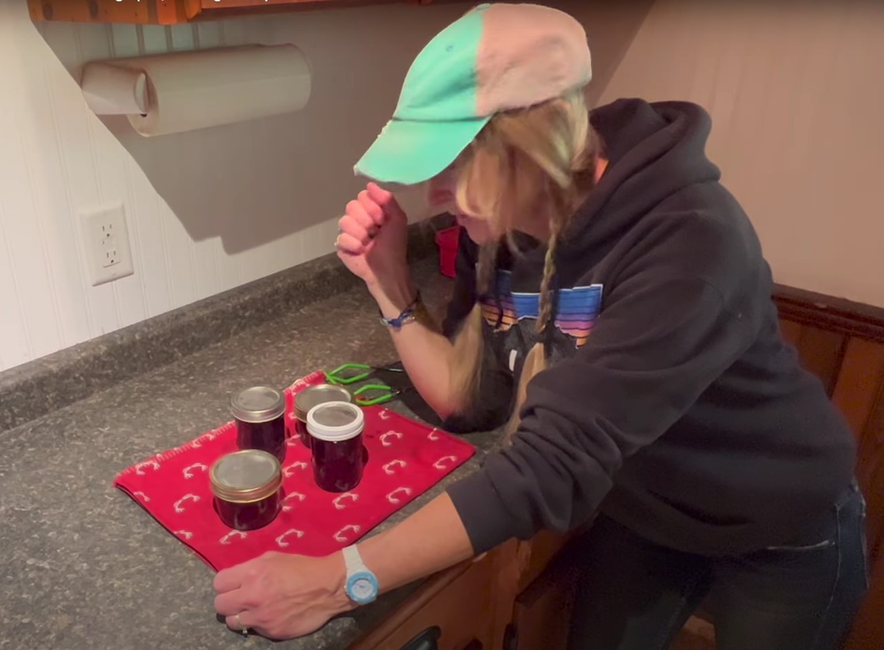 Asendamatu pannkookide ja vahvlite jaoks. Parimad moosid võib ära peita.