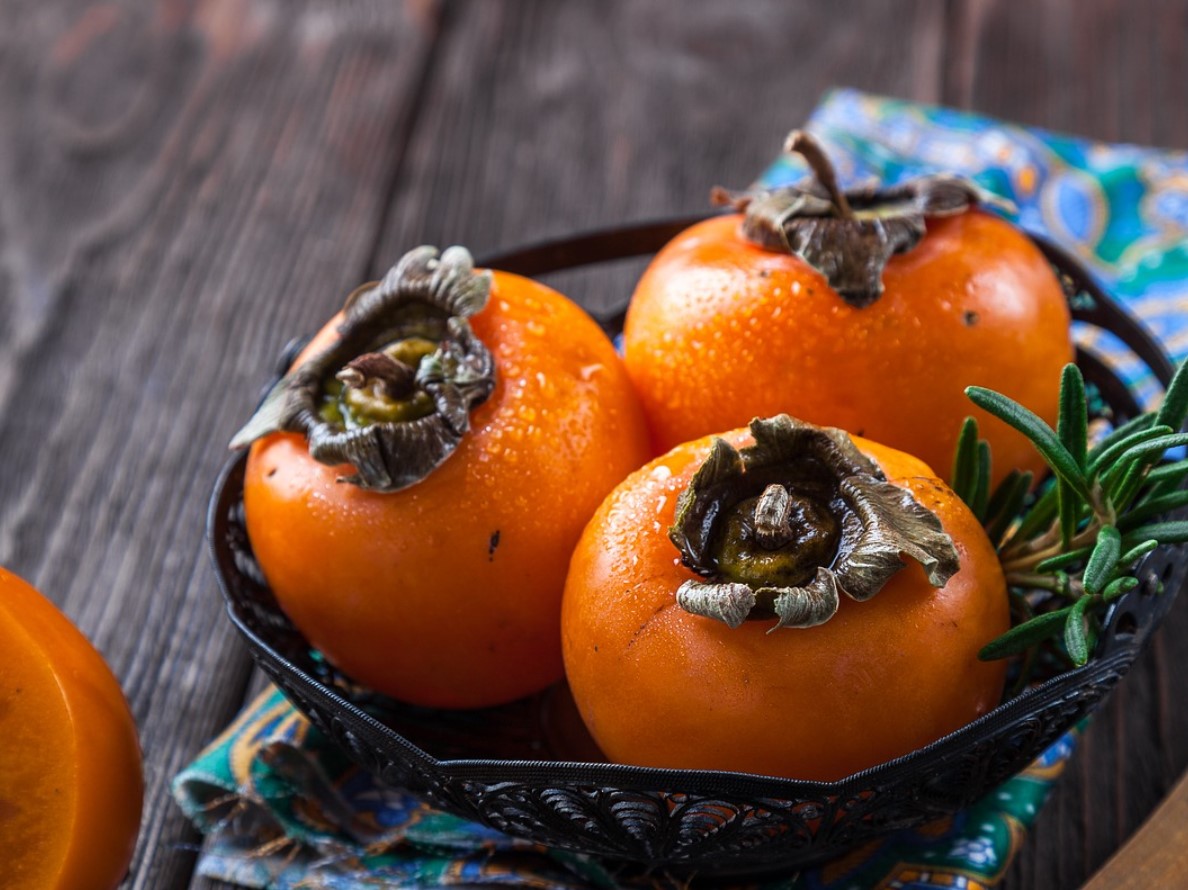 Kaki – magus puuvili, mis rõõmustab oma mitmekülgsusega: vaata maitsvaid retsepte!