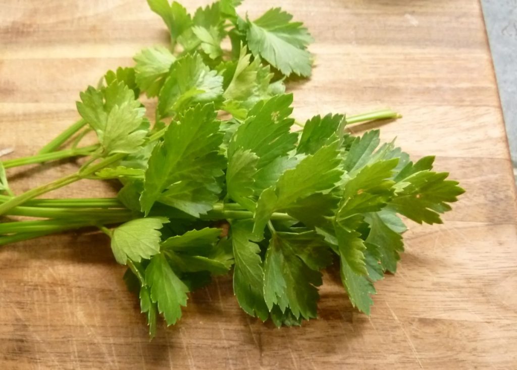 Parim on süüa seda toorelt. See aitab kaalust alla võtta, tugevdab luid ja parandab isegi meeleolu.