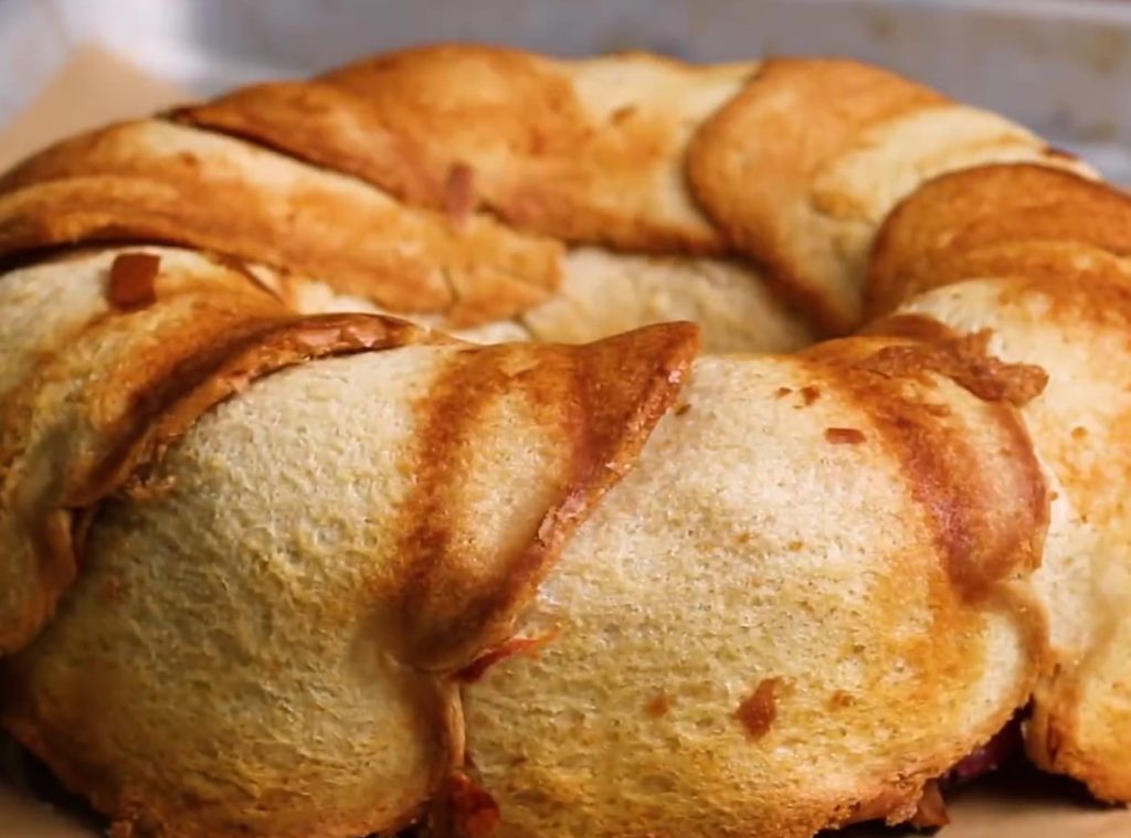 Pane sink, mozzarella ja peekon kookivormi – tulemus paneb suu vett jooksma