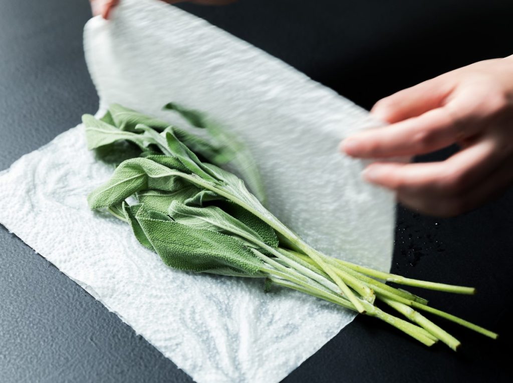 Kas teate trikki paberrätikutega, mis aitab salatit kauem värskena hoida?