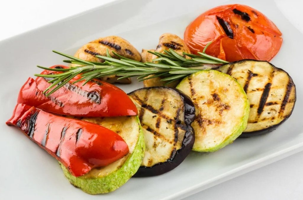 Lisage grillile värvikad ja kerged köögiviljad. Parim viis suve lõpetamiseks.