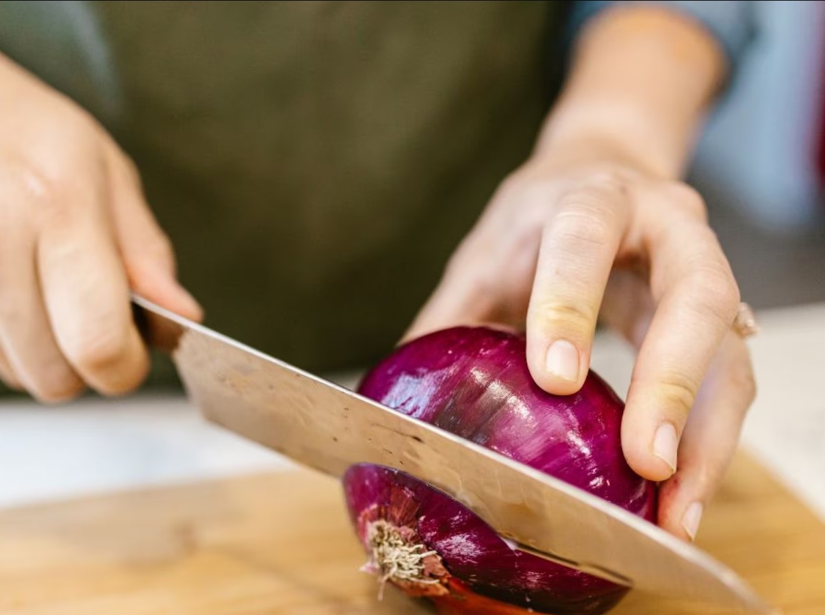 Kindel nipp, kuidas vältida halba hingeõhku sibula söömisel