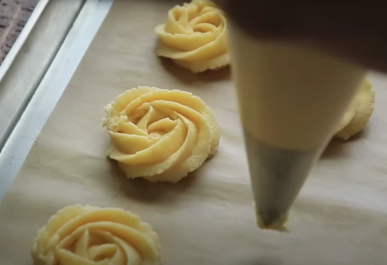 Maitsvad võiküpsised küpsetan nagu mu vanaema. Need õnnestuvad alati ja on ideaalselt mureda konsistentsiga.