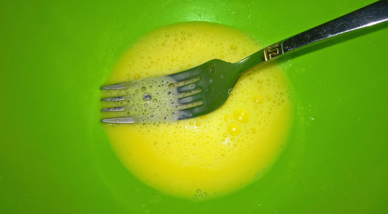 Kuidas valmistada ideaalset omletti, nagu prantsuse bistroos: kogu saladus peitub vahustamise tehnikas