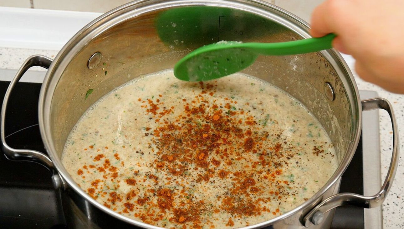 Kuidas restoranid säästavad püreesuppidel: lihtne trikk leivaga, mida saate ise järgi teha