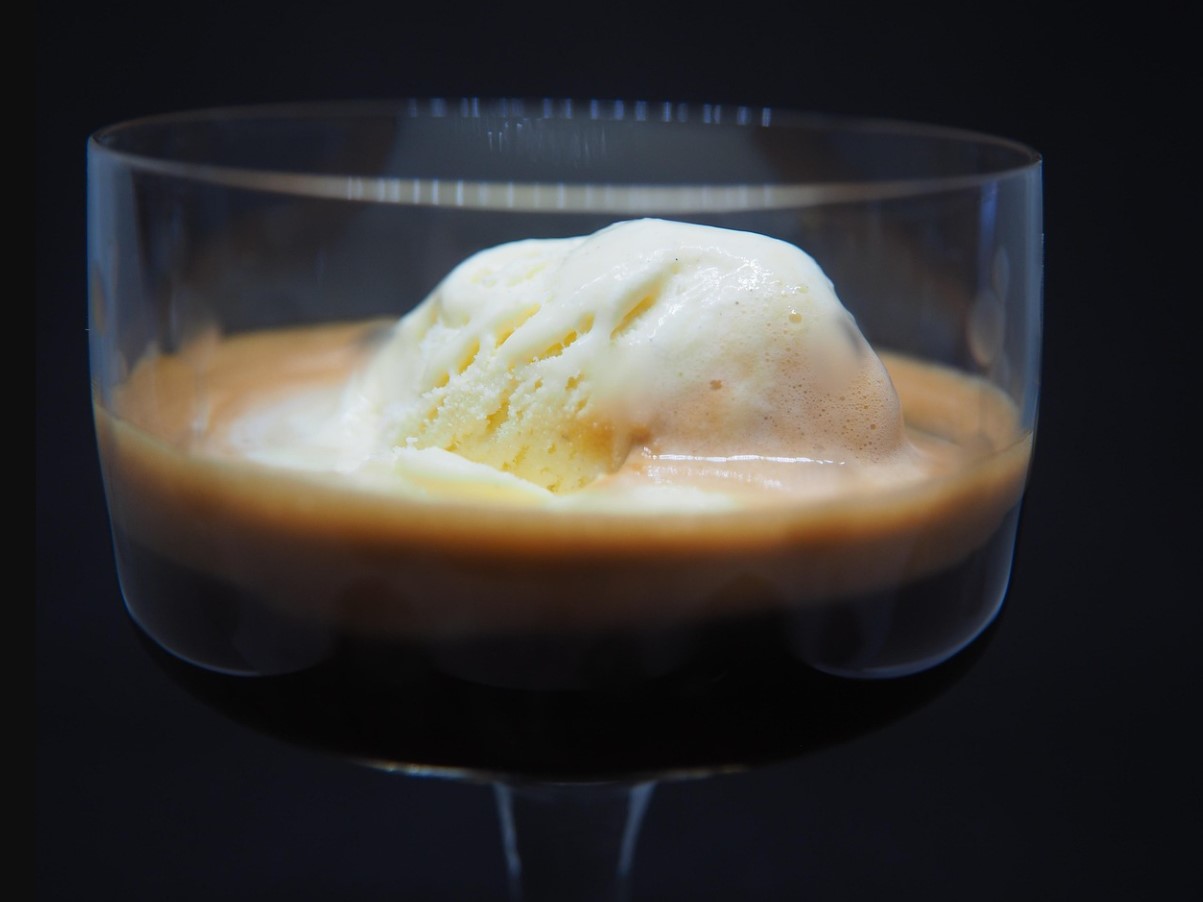 Affogato: kui kuum espresso kohtub külma gelatoga