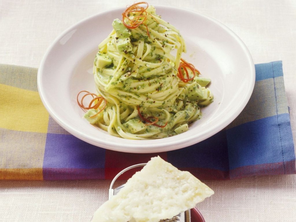 Avokaado pesto pasta: maitsev, kreemjas ja lõbus