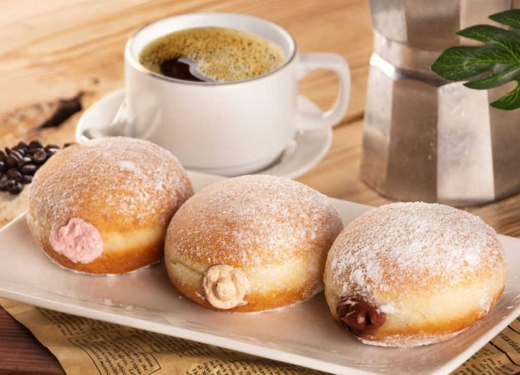 Bomboloni – pistaatsia-kohupiimaga täidetud sõõrikud