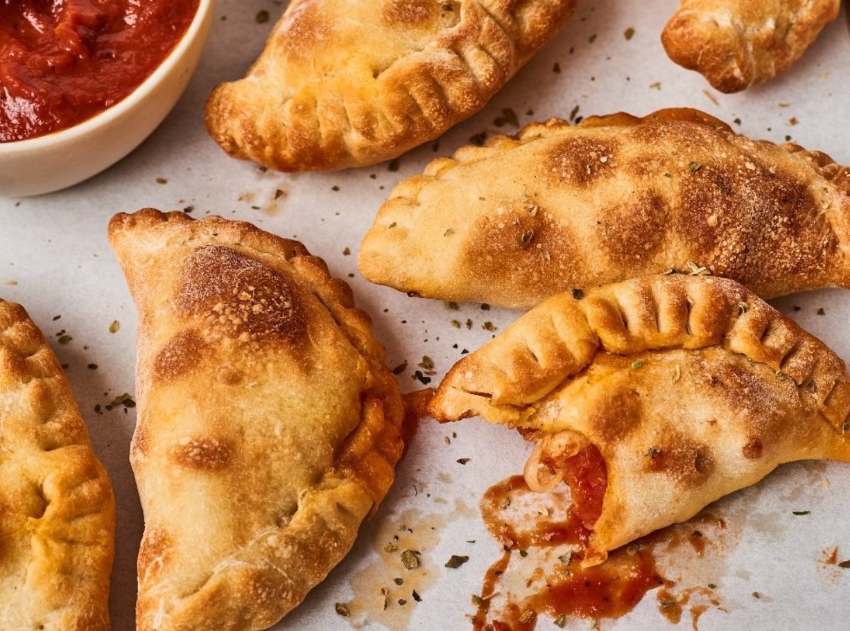 Lihtne õhtusöök friteerimismasinas. See calzone on lihtsalt imeline maitse.
