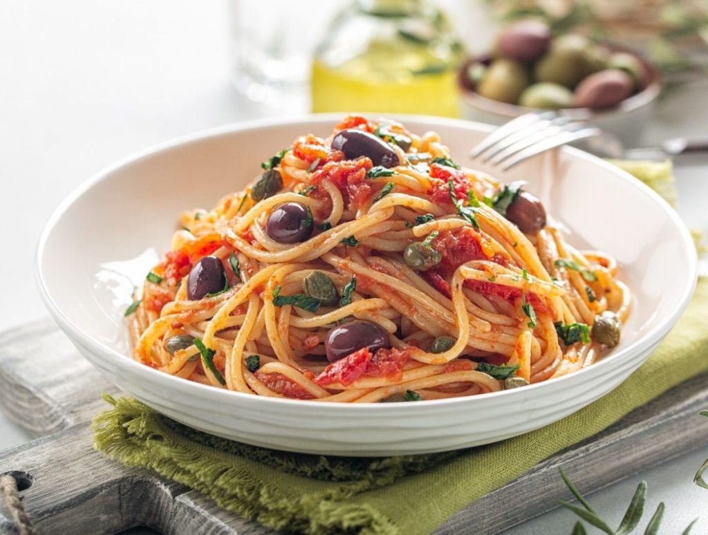 Pasta Puttanesca retsept: San Marzano tomatitega