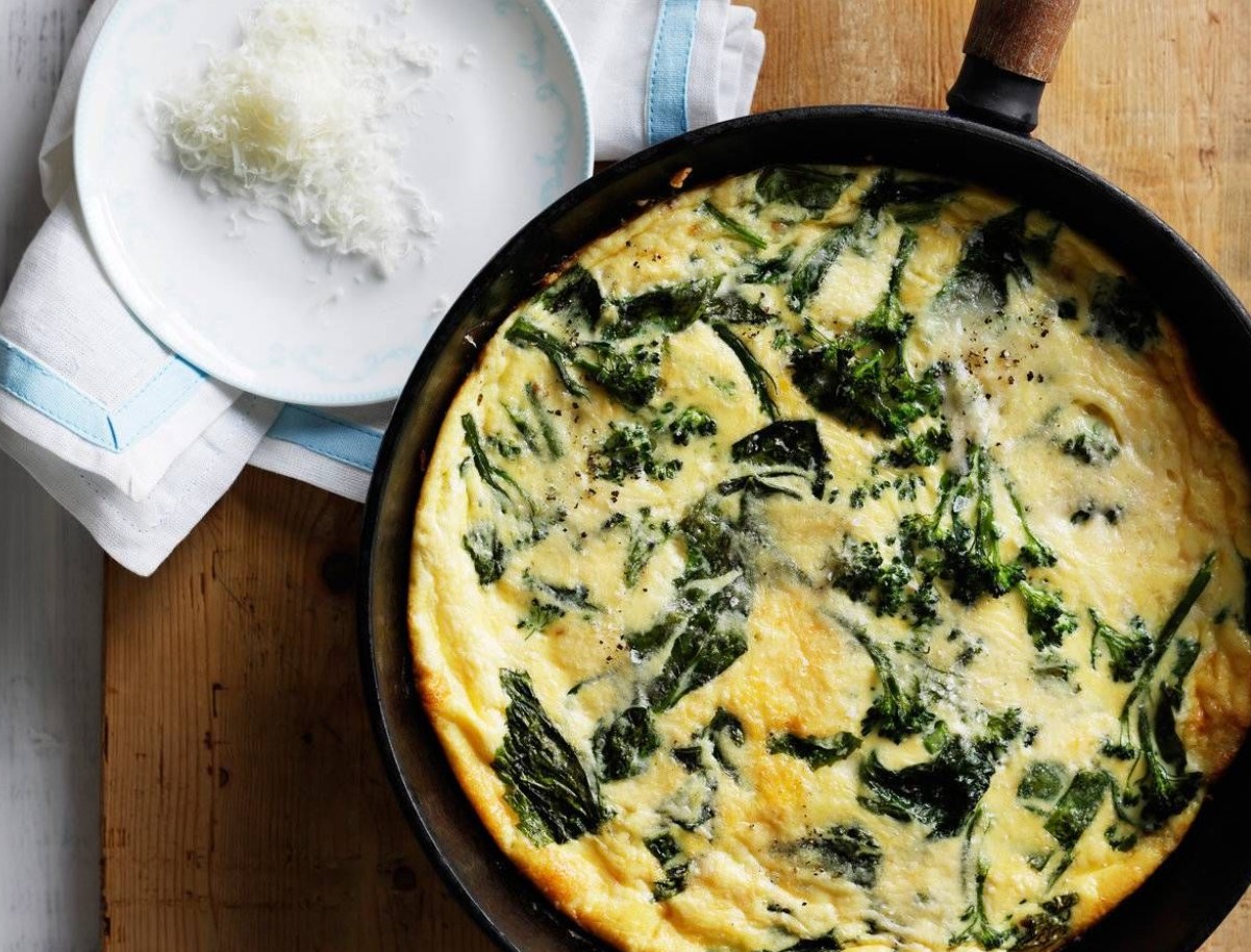 Ricotta frittata: 2 lihtsat koostisosa kiireks lõunasöögiks, valmis mõne minutiga