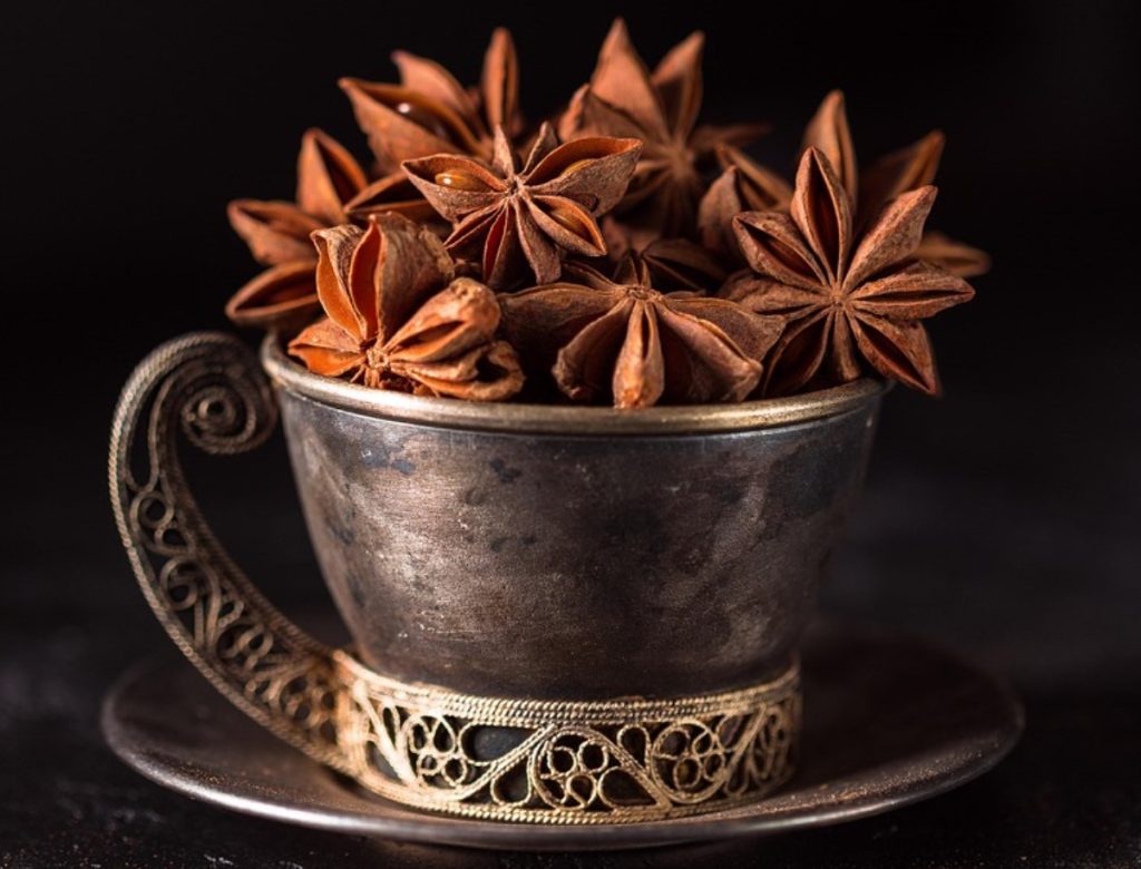 Me unustame ikka veel selle suurepärase vürtsi ja kasutame seda ainult pühadel. Parandab soolestiku tööd ja reguleerib suhkrusisaldust