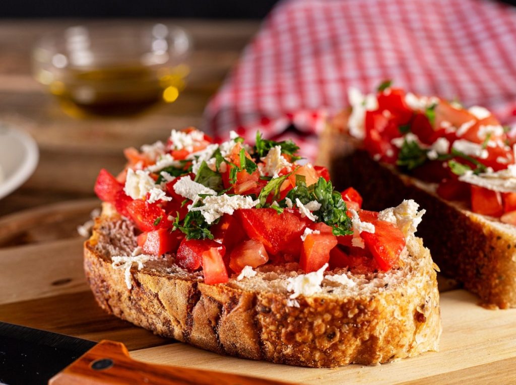 Lihtne bruschetta: klassikaline Itaalia eelroog