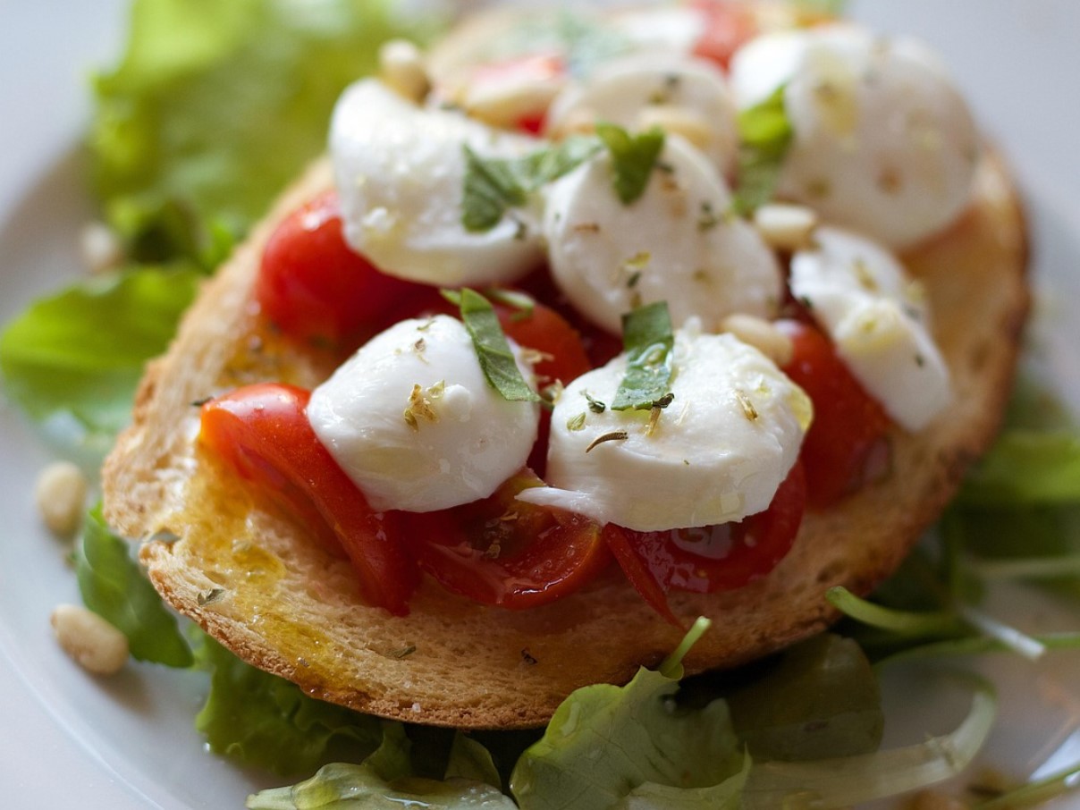 Lihtne bruschetta: klassikaline Itaalia eelroog