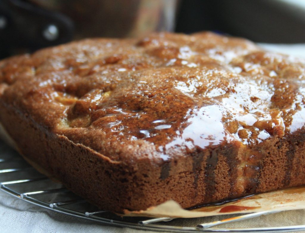 New Yorgi stiilis kardemonikrõbekook: tundub kahvliga süües väga toitev