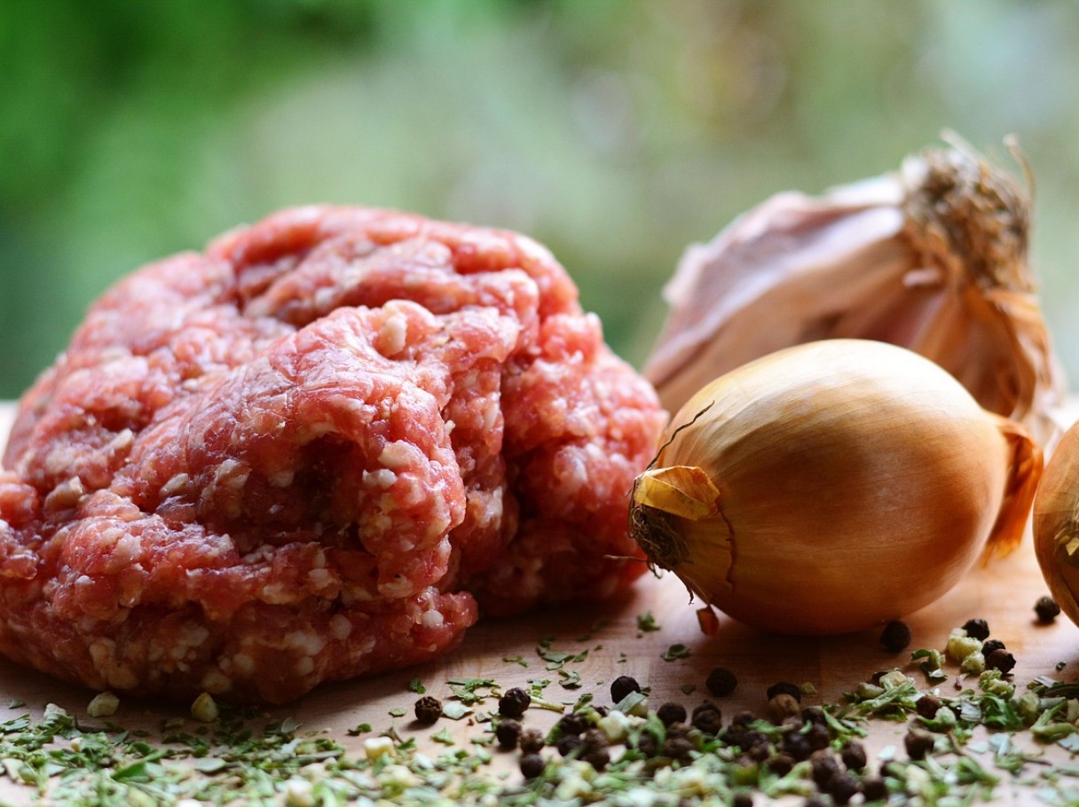Ma lisan seda alati hakkliha kastmesse – maitse on võrratu.