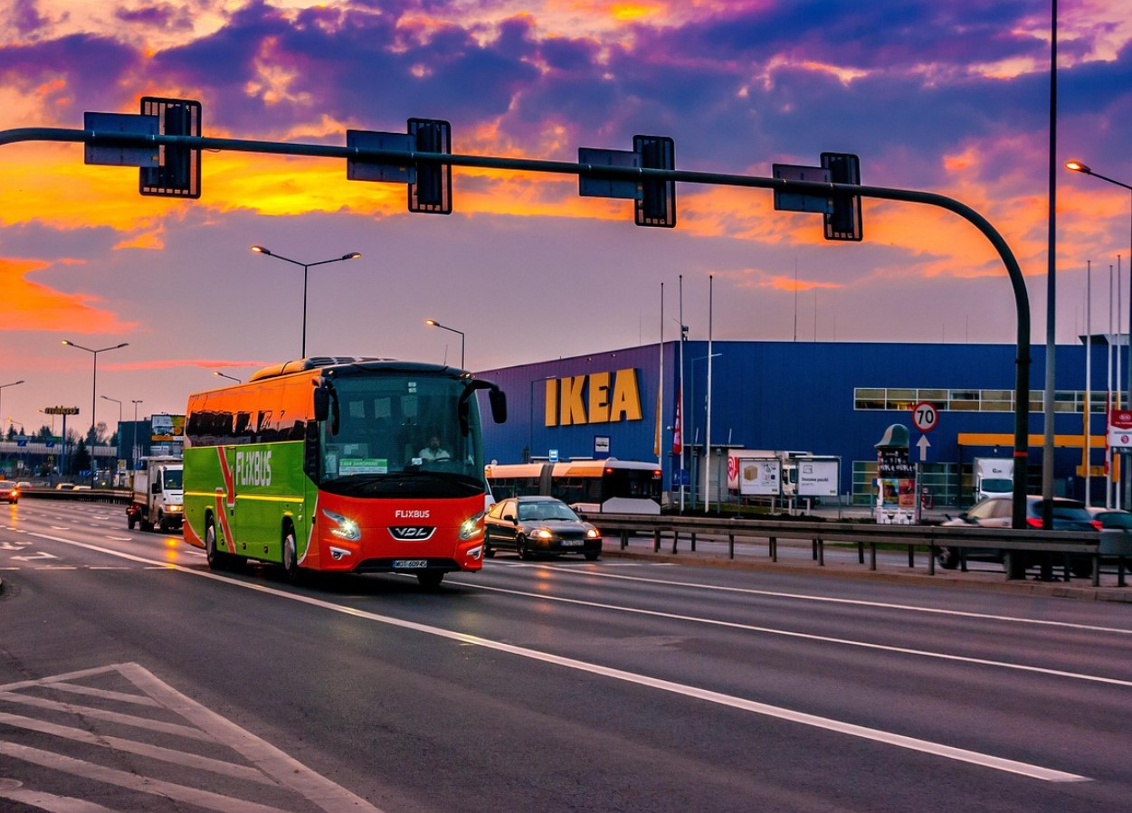 Ikeasse on jõudnud uus puidust kummut, mis on just õige aeg garderoobi vahetamiseks ja ladustamisruumi suurendamiseks.