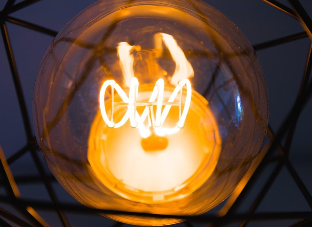 Ikeasse on jõudnud uus puidust kummut, mis on just õige aeg garderoobi vahetamiseks ja ladustamisruumi suurendamiseks.