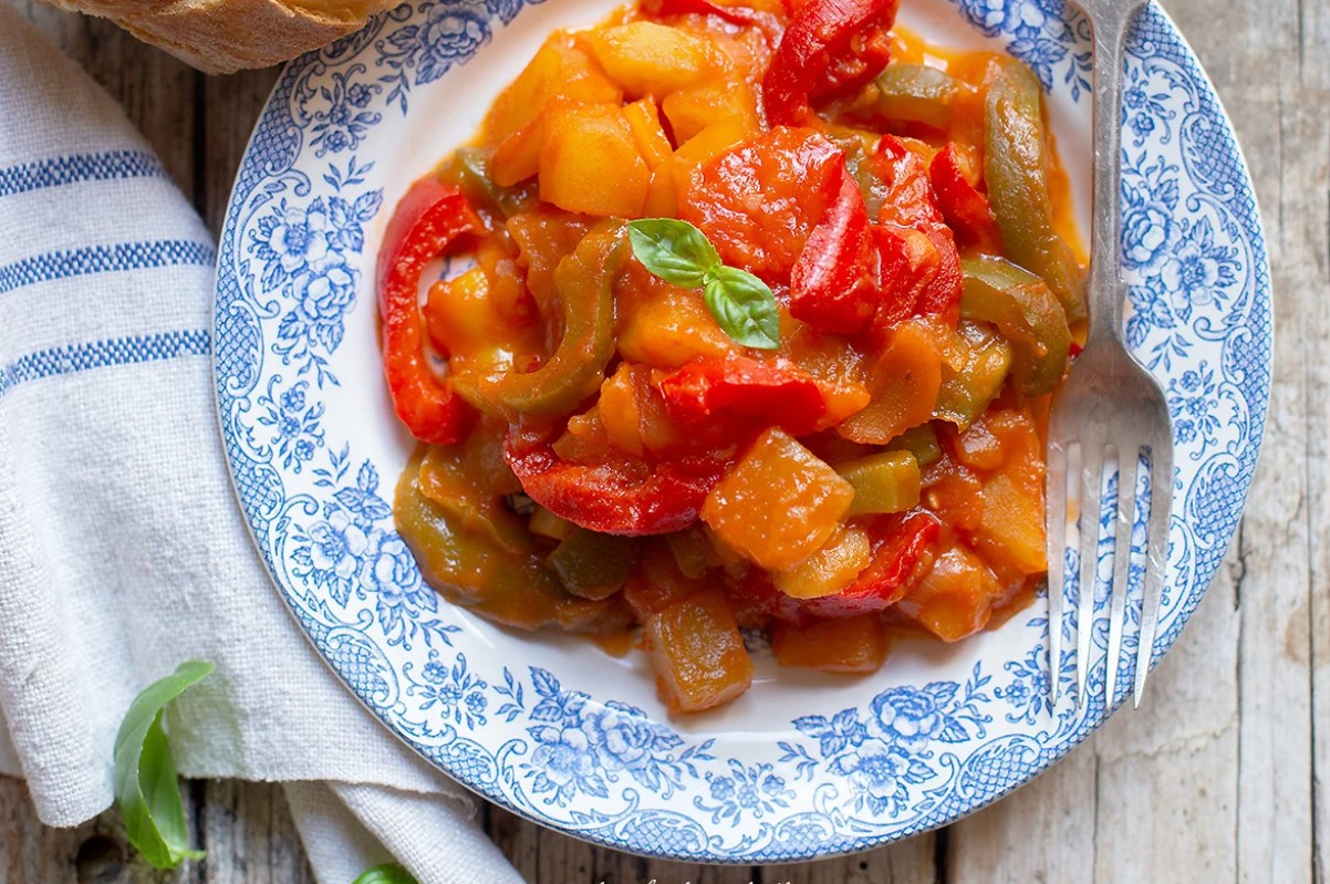 Itaalia hautatud paprikad kartulitega (peperonata con patate)