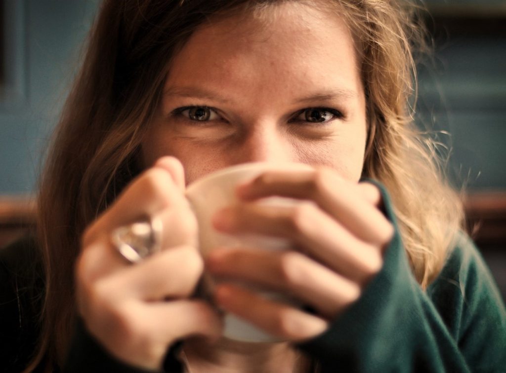 Tee ei soojenda mitte ainult, vaid aitab ka igasuguste tervisehäirete korral: millist teed on parem juua?