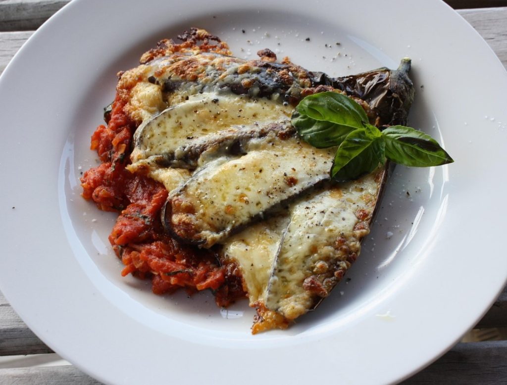 Zucchini Parmigiana: ideaalne taimetoitlane roog, mida ei pea praadima