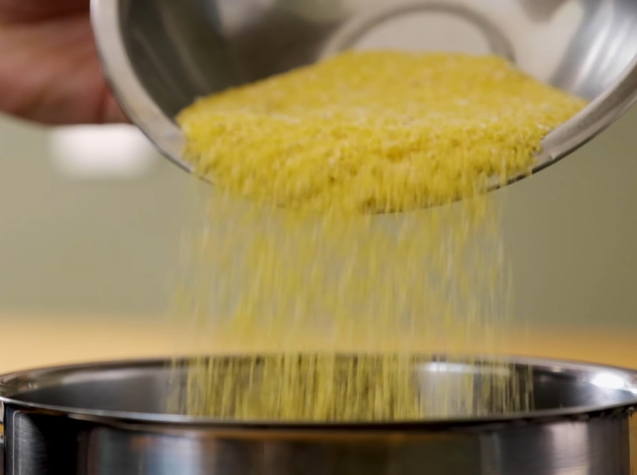 Mangia Bedda lihtne ahjus küpsetatud kreemjas polenta retsept