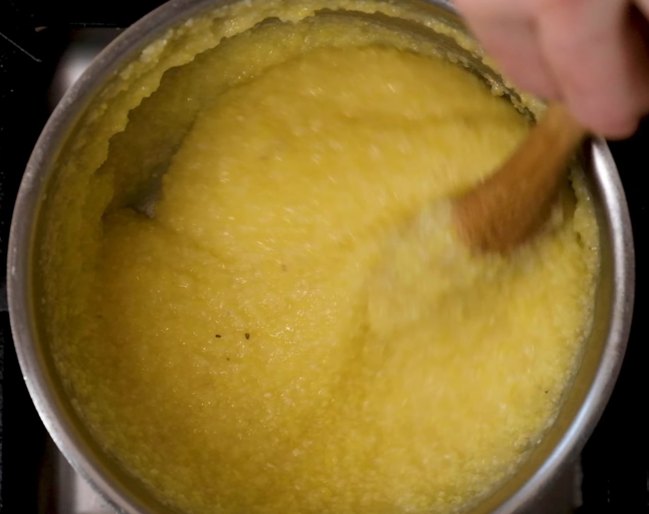 Mangia Bedda lihtne ahjus küpsetatud kreemjas polenta retsept
